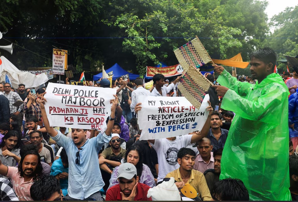भारतमा परीक्षा प्रश्नपत्र चुहावटविरुद्ध आन्दोलन चर्कियो, सरकारसँग वार्ता सुरु भए पनि प्रदर्शन जारी