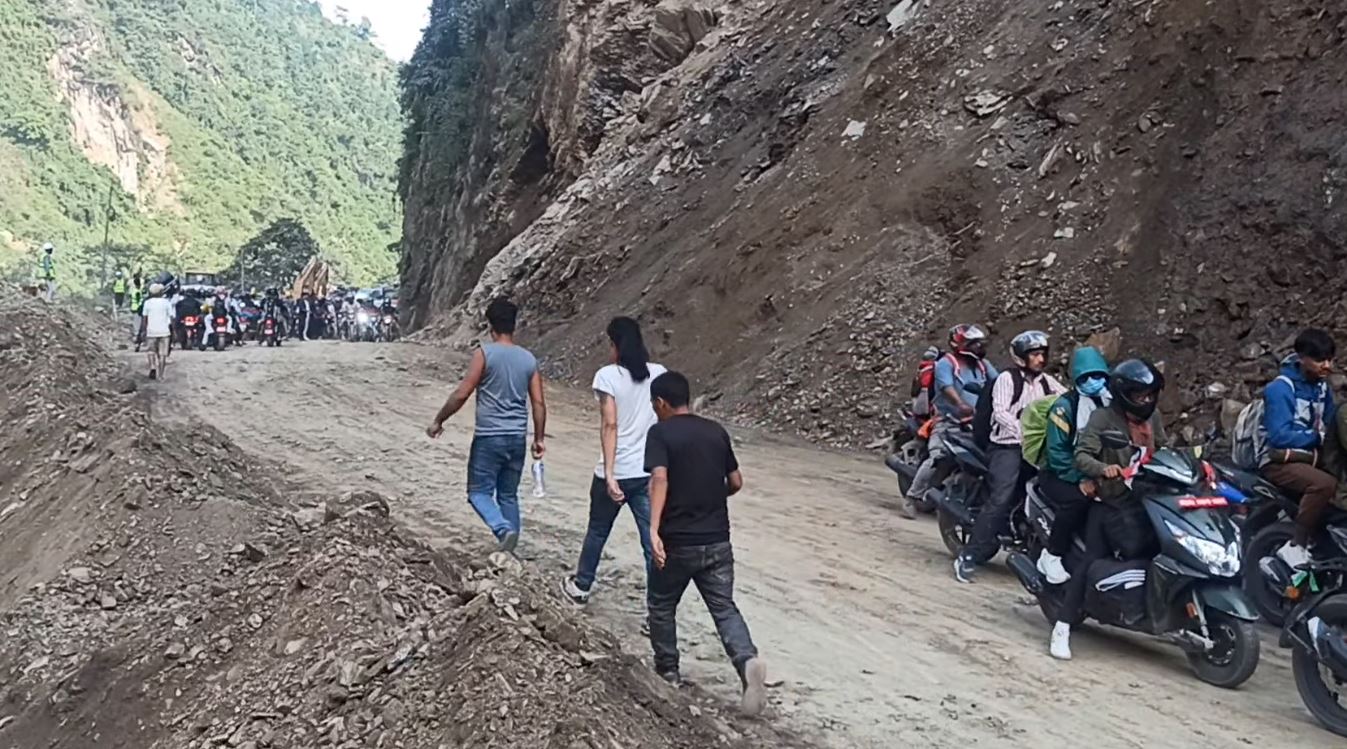 १६ घण्टापछि पृथ्वी राजमार्ग सञ्चालन