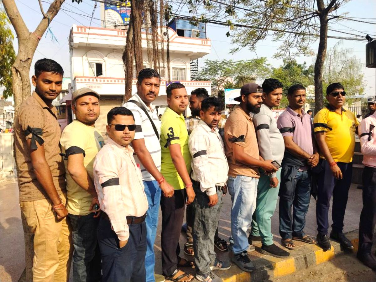 पत्रकार सुरेश रजकको निर्मम हत्याले सञ्चार क्षेत्रमा शोक र आक्रोशको लहर, न्यायको माग गर्दै प्रदर्शन