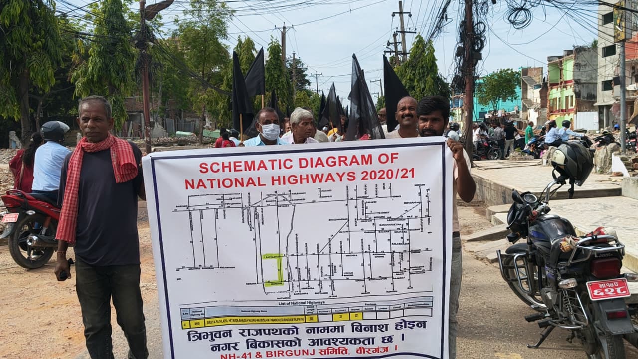 २५ मिटर सडक विस्तारविरुद्ध वीरगञ्जका स्थानीयको मौन जुलुस