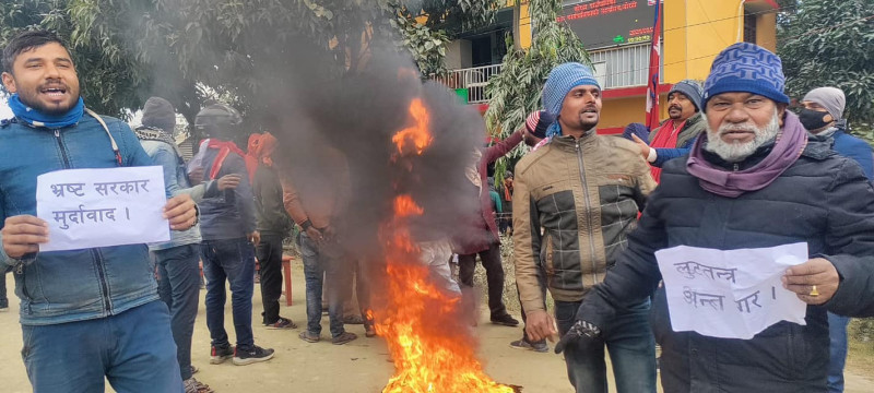 मधेश कृषि विश्वविद्यालयमा जनमत पार्टीले गरे तालाबन्दी