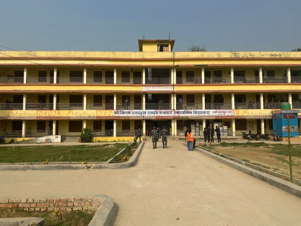 मतपेटिका 'हराएपछि' पर्सा–३ को मतगणना ठप्प: अधिकृत भन्छन्– हराएको होइन, 'मिसप्लेस' भयो