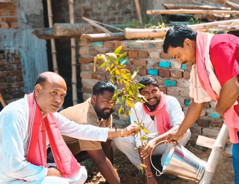 हनुमान मन्दिर परिसरमा लायन्स क्लब अफ पोखरियाद्वारा वृक्षारोपण, विकासमा एकतामा जोड