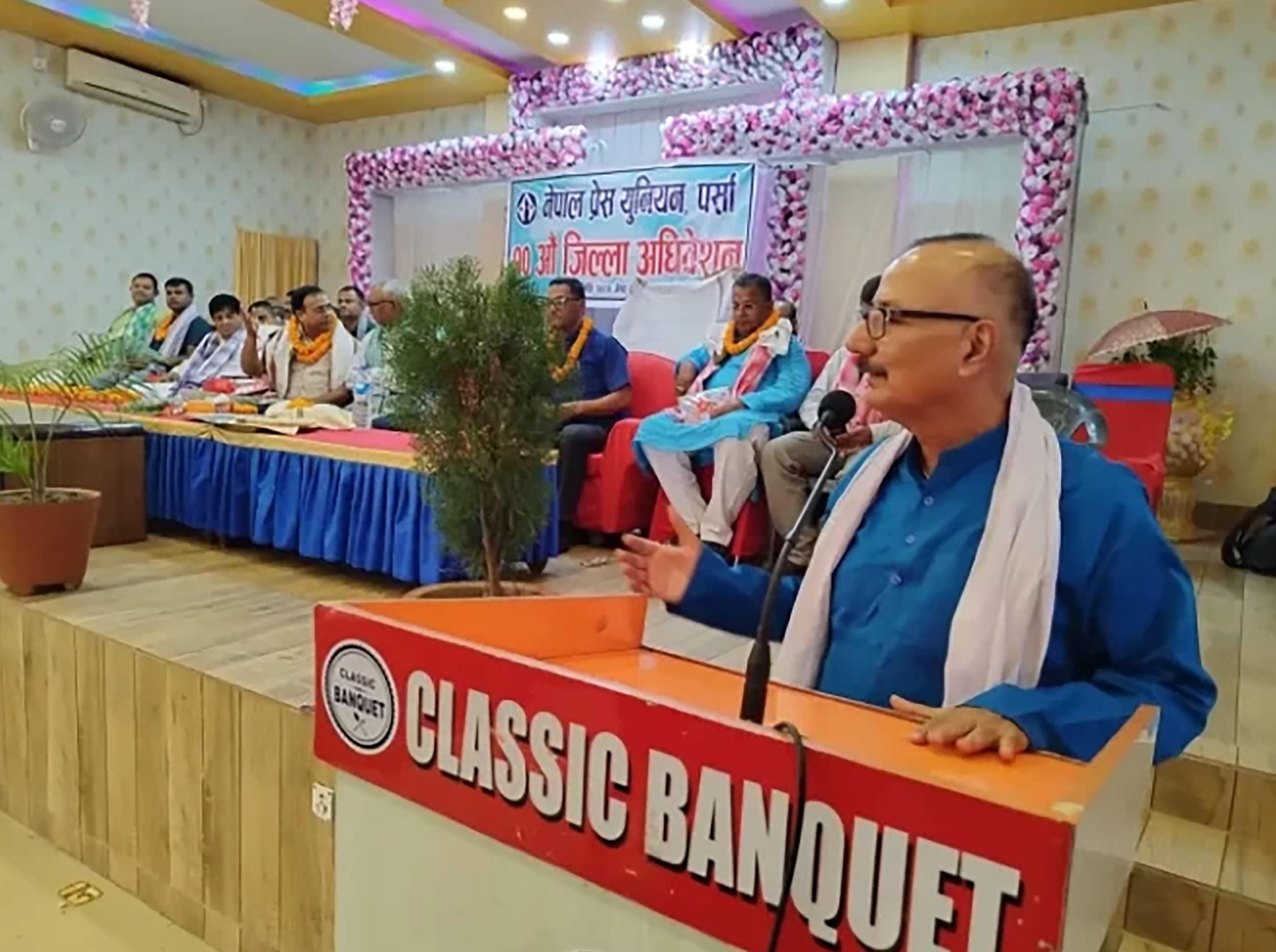 बन्दरहेका उधोगहरु पून  संचालन गर्ने बारे छलफल भइरहेको मंत्री रिजालको खुलासा
