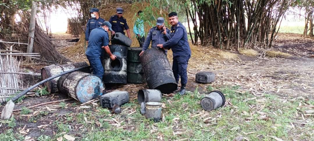 पर्सा प्रहरीद्वारा अवैध मदिरा भठ्ठी नष्ट 