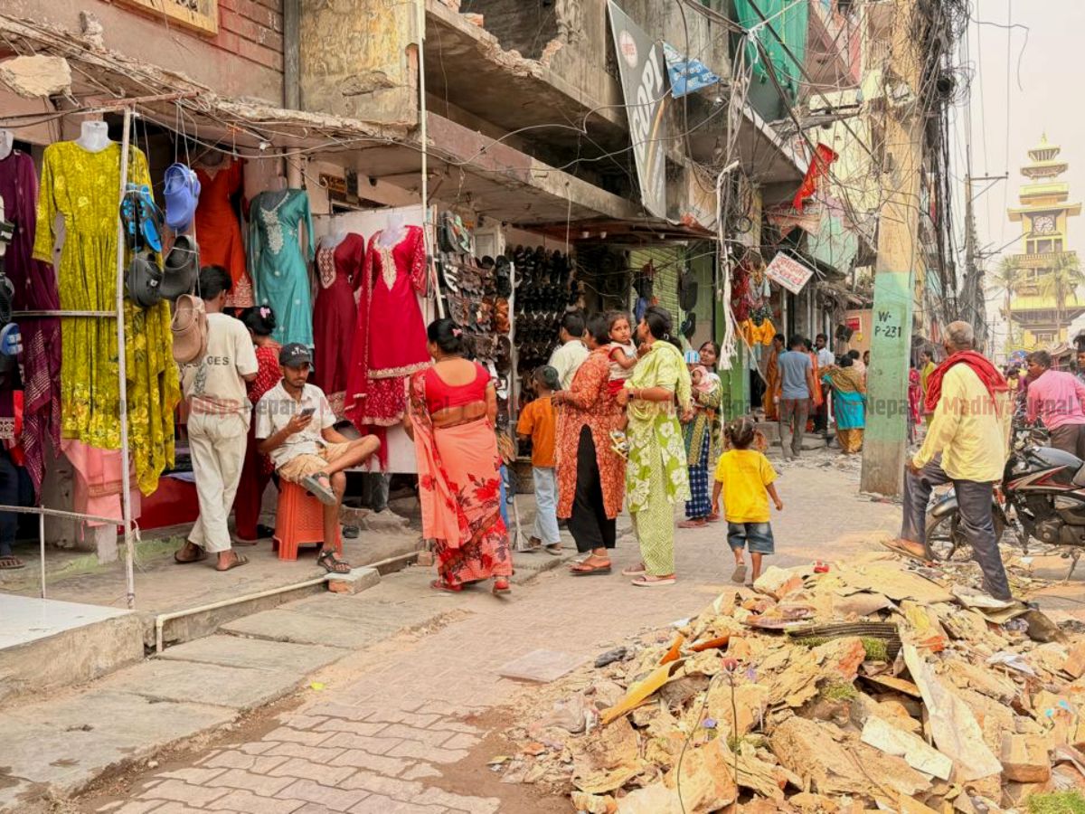 पर्सामा भत्काइएका जोखिमपूर्ण घर र टहरामा व्यापार गर्न रोक, अटेर गरे कारबाही हुने