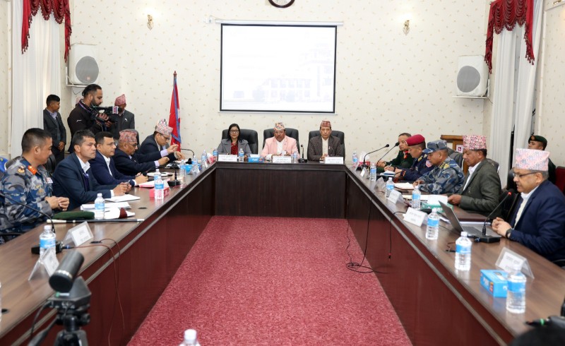 निर्वाचन सुरक्षाका लागि आयोगको आकस्मिक बैठक: रौतहट र वीरगञ्जका झडपपछि रणनीति बदलिँदै