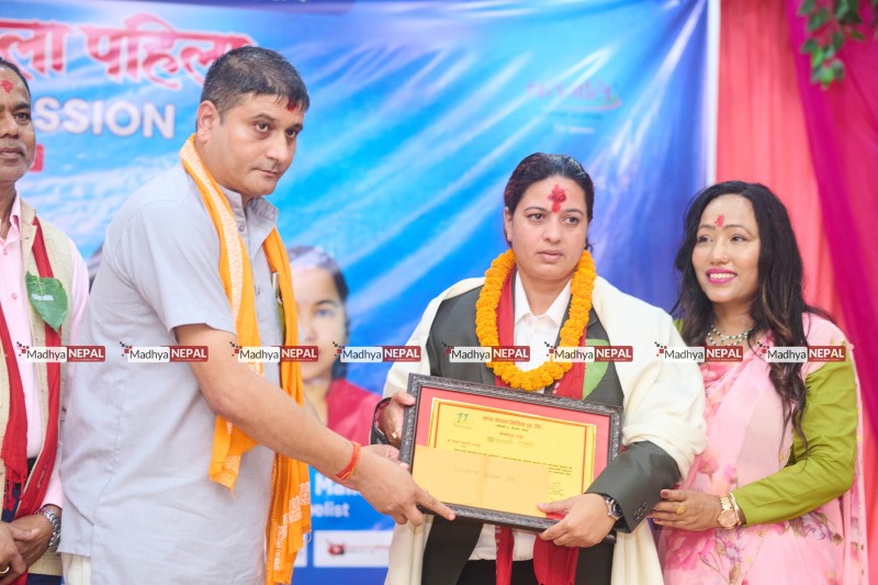 बन्दनाकुमारी झालाई उत्कृष्ट मध्य नेपाल पत्रकार महिला पुरस्कार, वार्षिक उत्सवमा मध्य नेपालकर्मी सम्मानित  