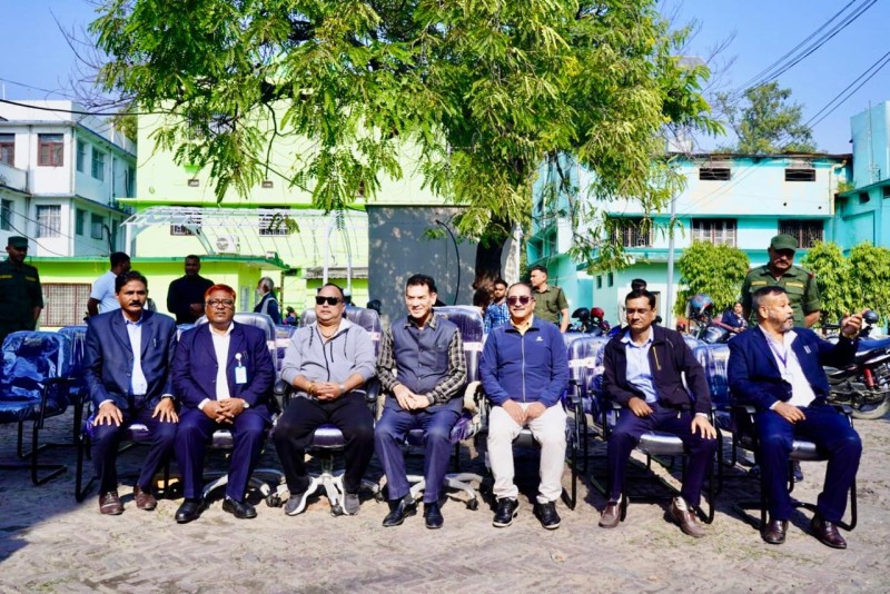 महालक्ष्मी सहकारीद्वारा वीरगंज महानगरलाई ४३ थान कुर्सी हस्तान्तरण