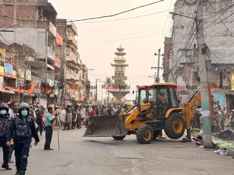 वीरगञ्ज सडक विस्तार : घर भत्काउने काम आज सकिने, ठेक्का लागेपछि २५/२५ मीटर खाली हुने
