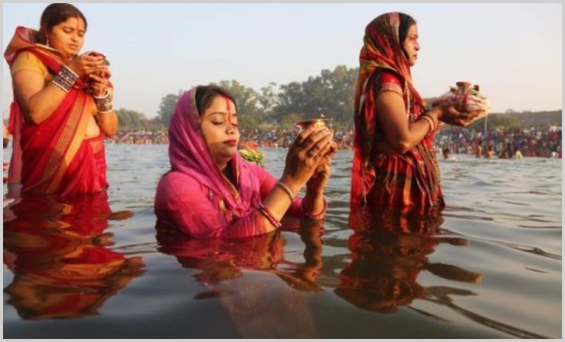 पहिलो दिन: नहाएर / नहायेक