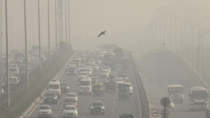 घना धुवाँले दिल्ली अस्तव्यस्त, ४० उडान रद्द, वायु गुणस्तर गम्भीर तहमा