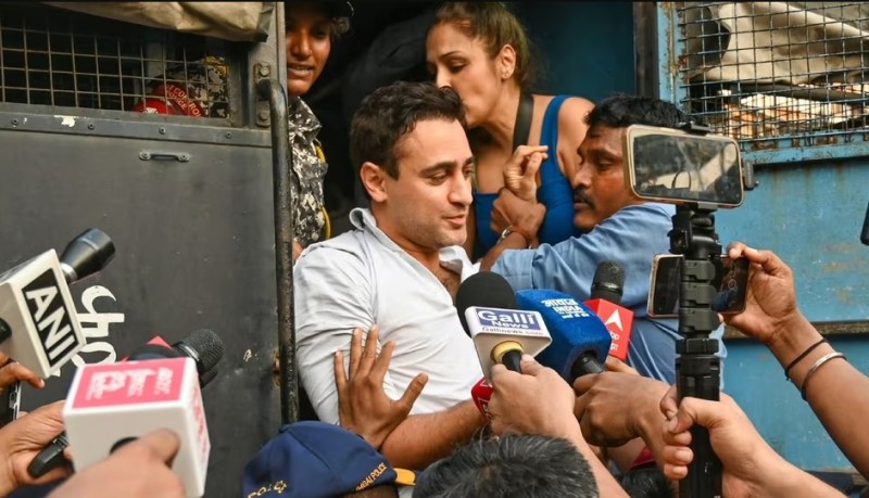 प्रदर्शनमा सहभागी भएपछि अभिनेता इमरान खानलाई भारत छाड्न निर्देशन