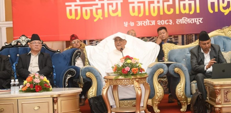 ओलीको दाबी : ‘पार्टी पुनर्गठन नेतृत्व विस्थापन गर्ने विषय होइन’