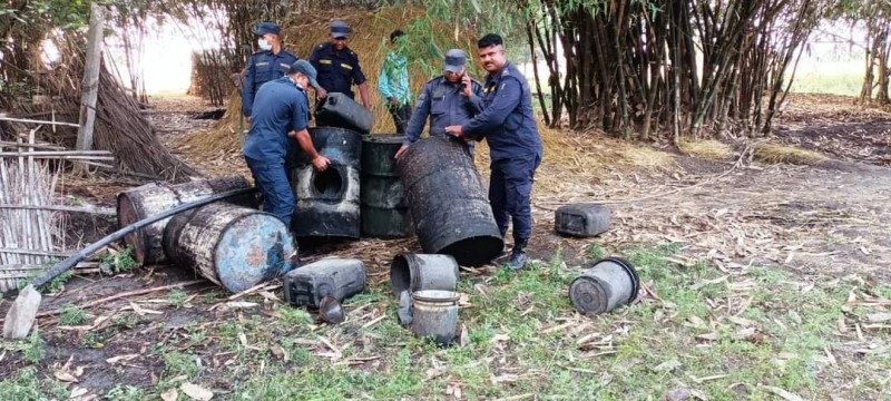 पर्सा प्रहरीद्वारा अवैध मदिरा भठ्ठी नष्ट 