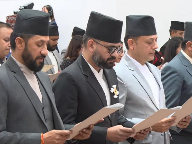 नवनिर्वाचित सांसदद्वारा शपथ ग्रहण, ६३ जनाले मातृभाषामा लिए शपथ