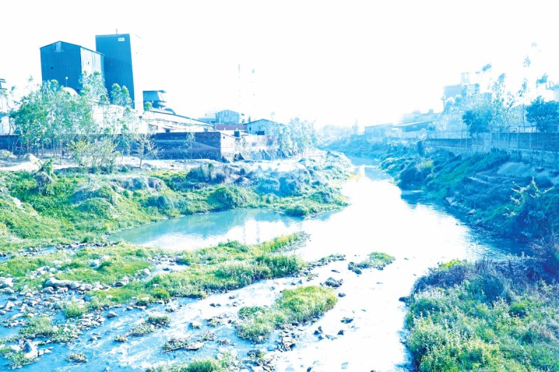 सर्सिया नदी प्रदूषण नियन्त्रण:  पटके कारवाही कि कर्मकाण्ड ? 