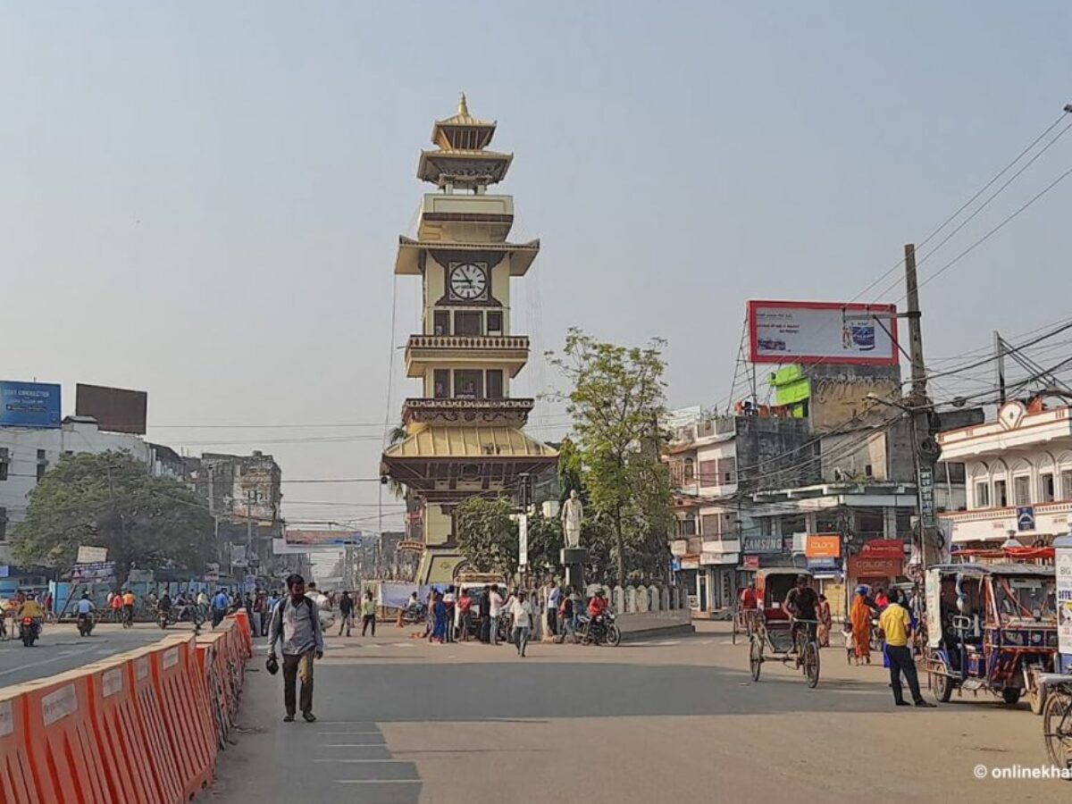 वीरगंजको मुख्य शहरको सडक चौडा गर्ने , ५ महिना पछि डोजर चलाउने सडक डिभिजनको भनाई