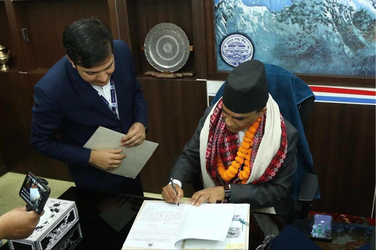 गभर्नर पौडेलद्वारा पदभार ग्रहण, पाँच सय र हजारको नयाँ नोट छपाइको निर्णय