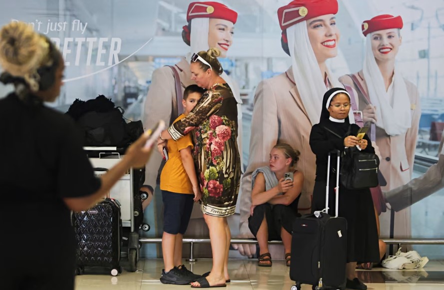 मध्यपूर्वको आकाश बन्द: हजारौँ यात्री अलपत्र, दुबई र दोहाका उडान ठप्प