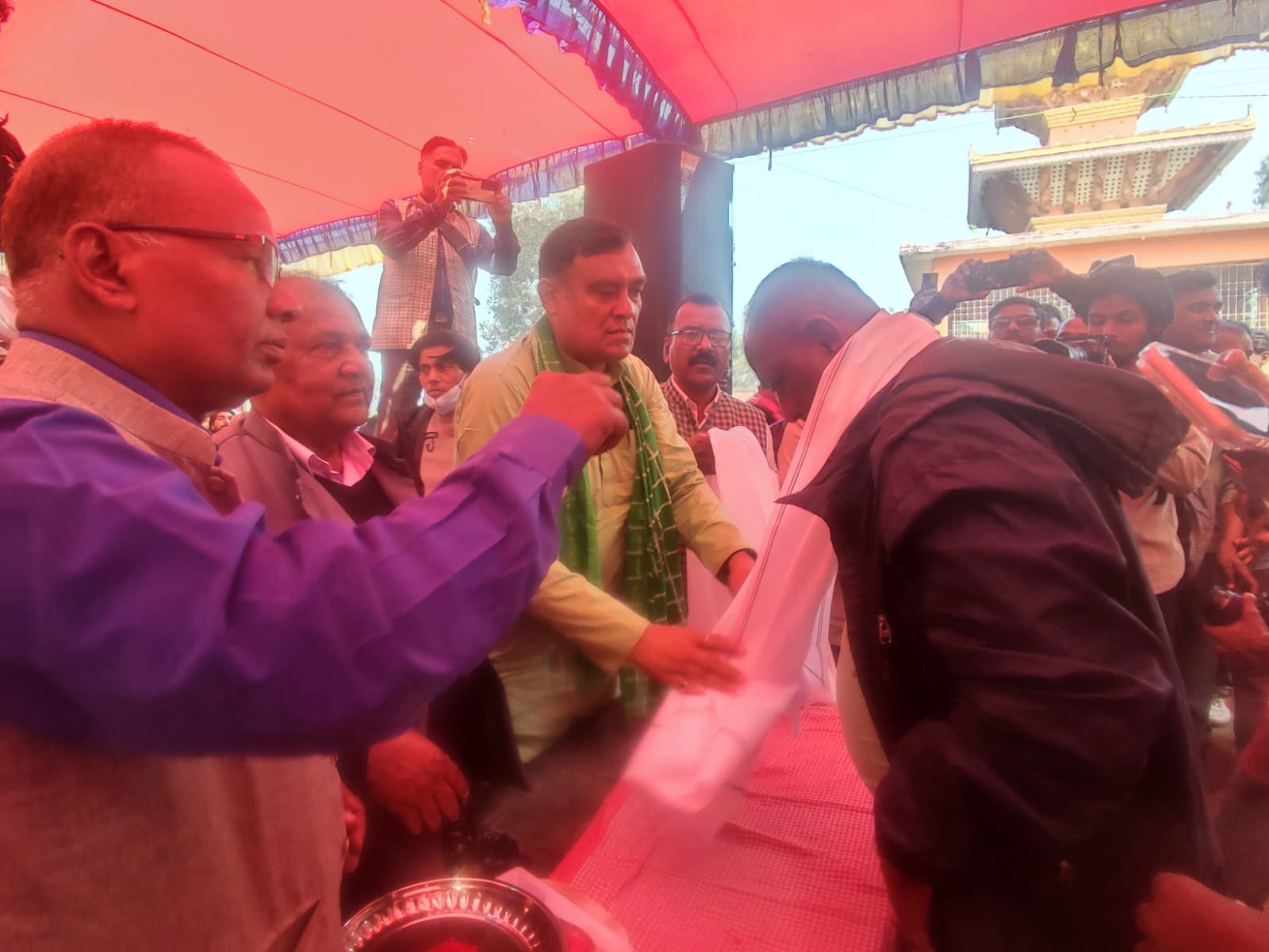 परवानीपुरमा कांग्रेसको शक्ति प्रदर्शन: दुई सय बढी युवा पार्टी प्रवेश, रुङटा भन्छन्- जनता अब झुक्किने छैनन्