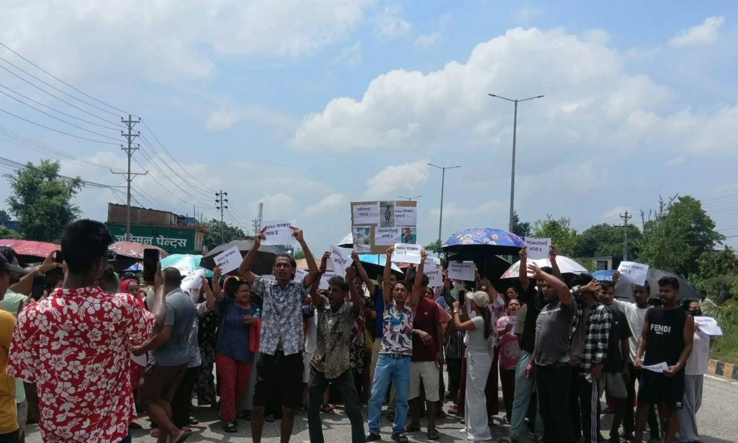 तीन वर्षीया बालिकाको बलात्कारपछि हत्या, दुई पक्राउ; दोषीलाई कारबाही माग्दै सडकमा उत्रिए स्थानीय