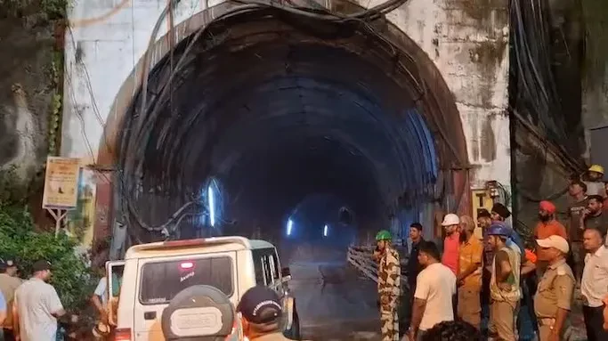 भारतको उत्तराखण्डमा निर्माणाधीन सुरुङमा पहिरो, कम्तीमा सात जना कामदारको मृत्यु