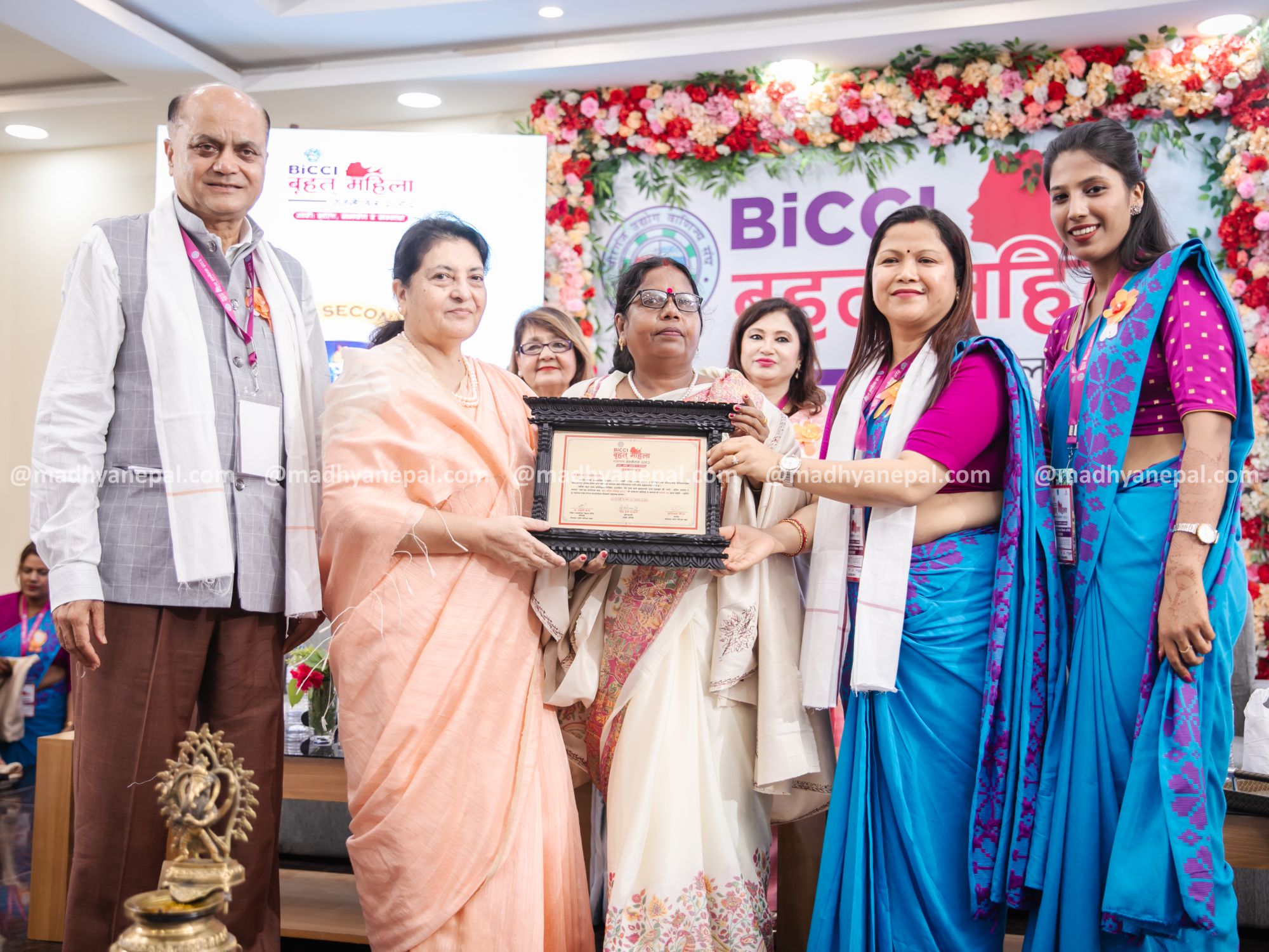 पूर्व राष्ट्रपति विद्यादेवी भण्डारीबाट महिला अधिकारकर्मी बबिता जयसवाल सम्मानित
