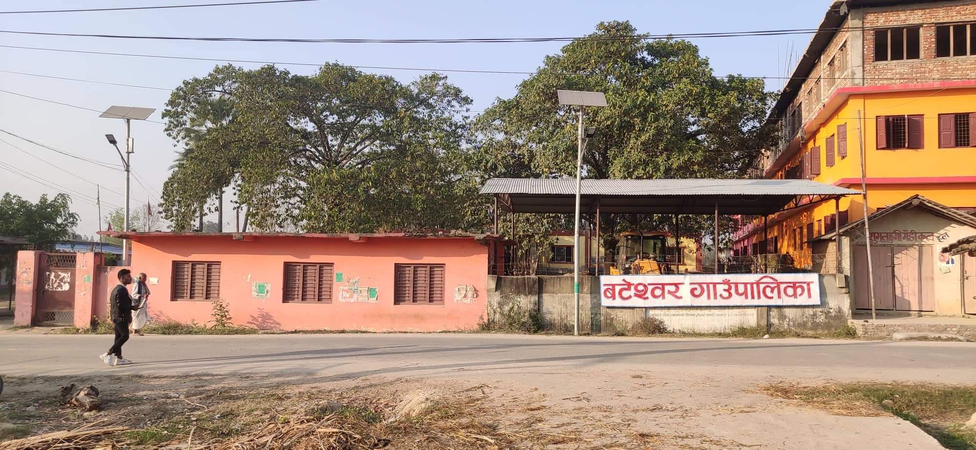 बटेश्वर गाउँपालिका कार्यालयमा अख्तियारको छापा, ‘सेटिङ’ योजना सम्बन्धी फाइल नियन्त्रणमा