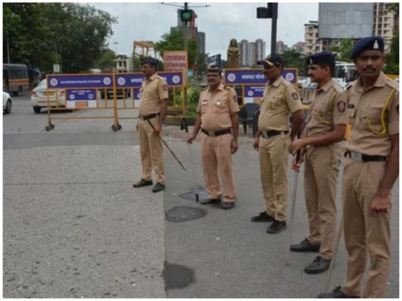 गुजरातका ६ अदालतमा बम धम्की, परिसर खाली गरियो