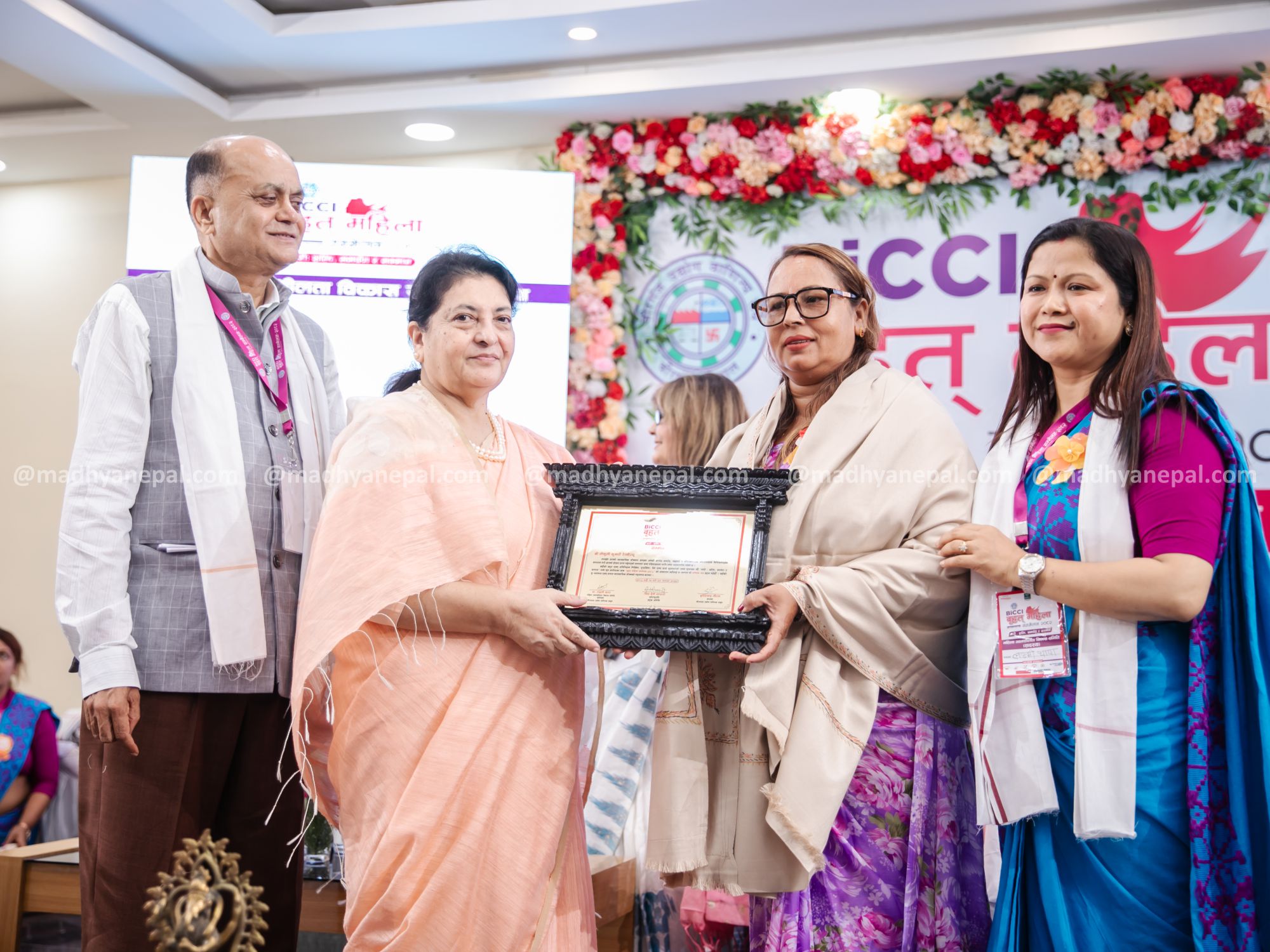 पूर्व राष्ट्रपति विद्यादेवी भण्डारीबाट ठोरी गाउँपालिका उपाध्यक्ष गोकुली कुमारी रेग्मी सम्मानित