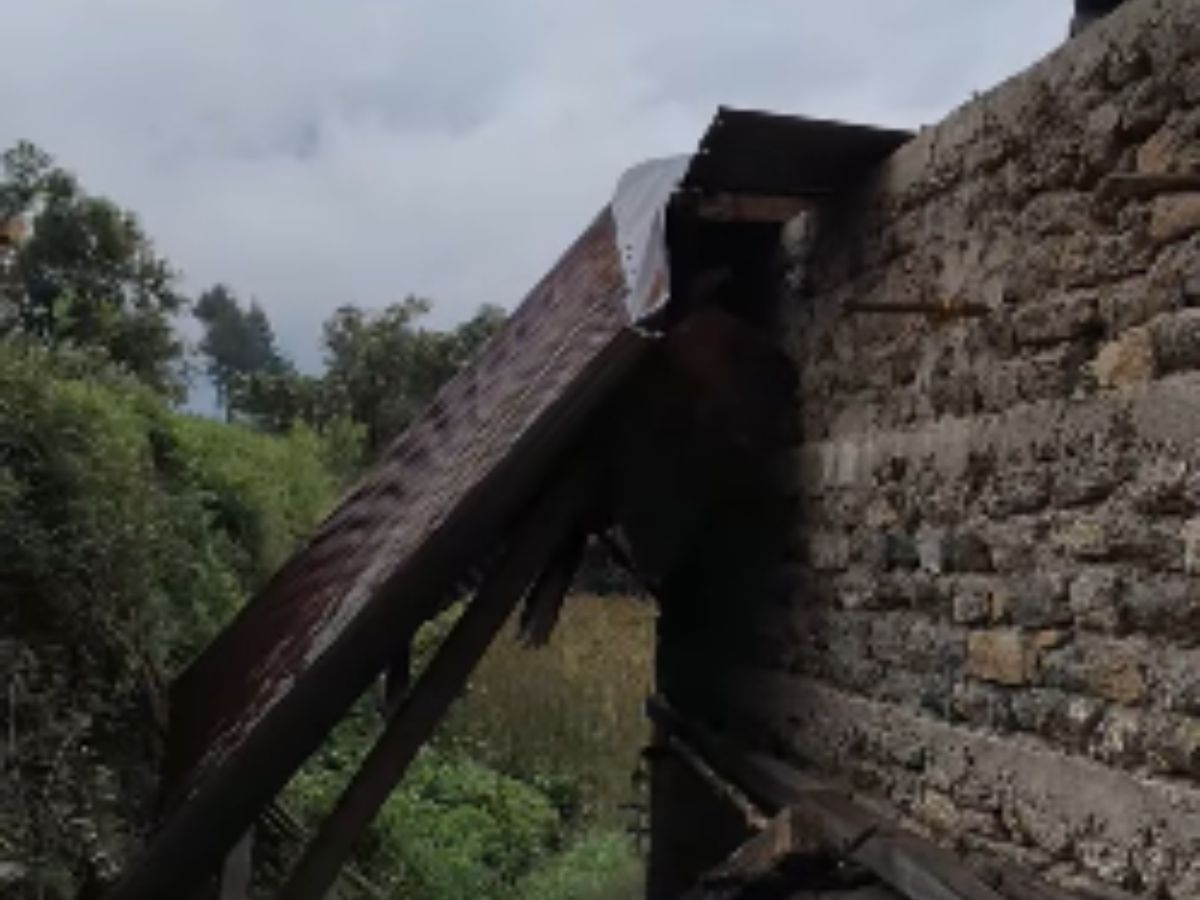 बारामा भीषण हावाहुरीले गर्दा ४५ घरमा क्षति