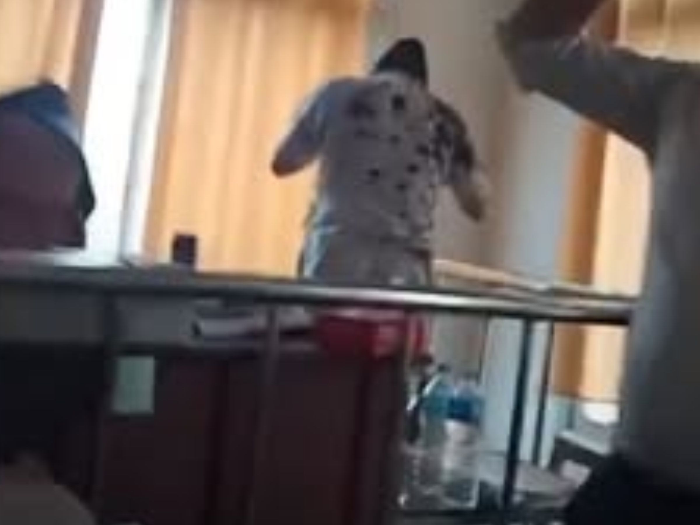 न्यायाधीशमाथि कार्यकक्षमै मोसो प्रहार, कांग्रेस नेता अफताब आलमलाई सफाइ दिएपछि नेकपा कार्यकर्ताको आक्रोश