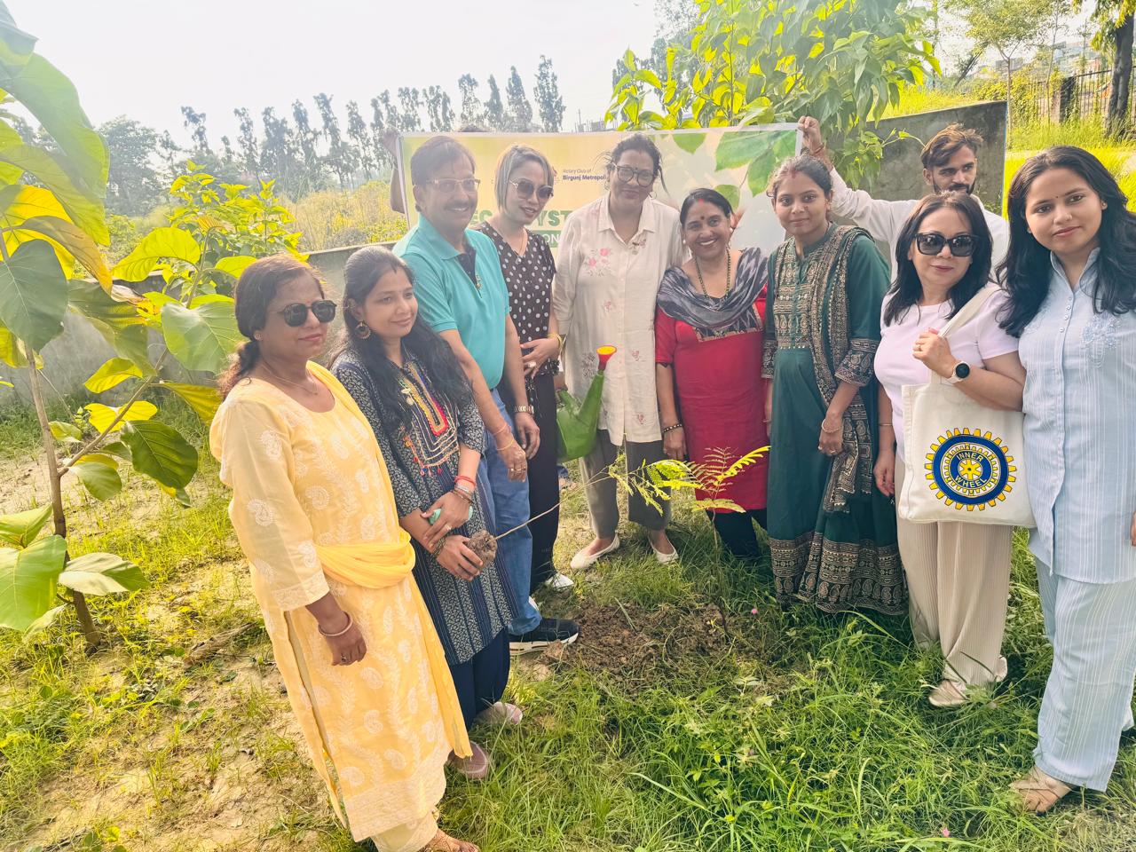 ‘रुख रोपौँ, हरियाली बढाऔँ’ अभियानअन्तर्गत वीरगञ्जमा वृक्षारोपण