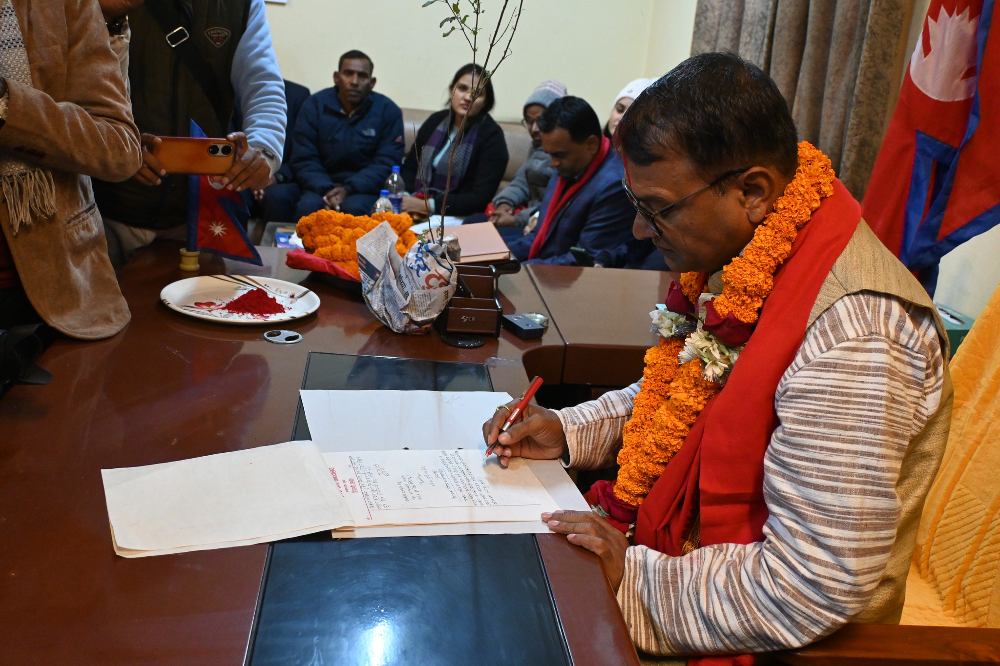 ‘सभामुखको भूमिका सबै दलमाथि’ : रामअशिष यादवले गरे पदभार ग्रहण