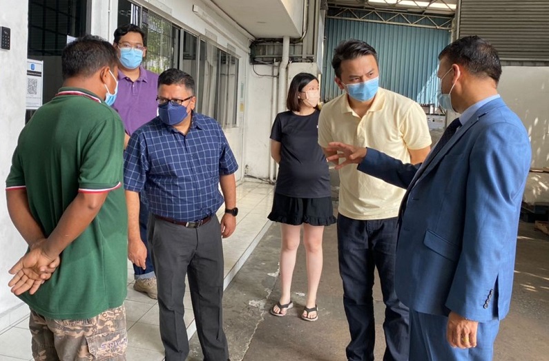 मलेसियाका विभिन्न सहरमा कार्यरत नेपाली श्रमिकको सुविधाका लागि घुम्ती सेवा सुरु गरे