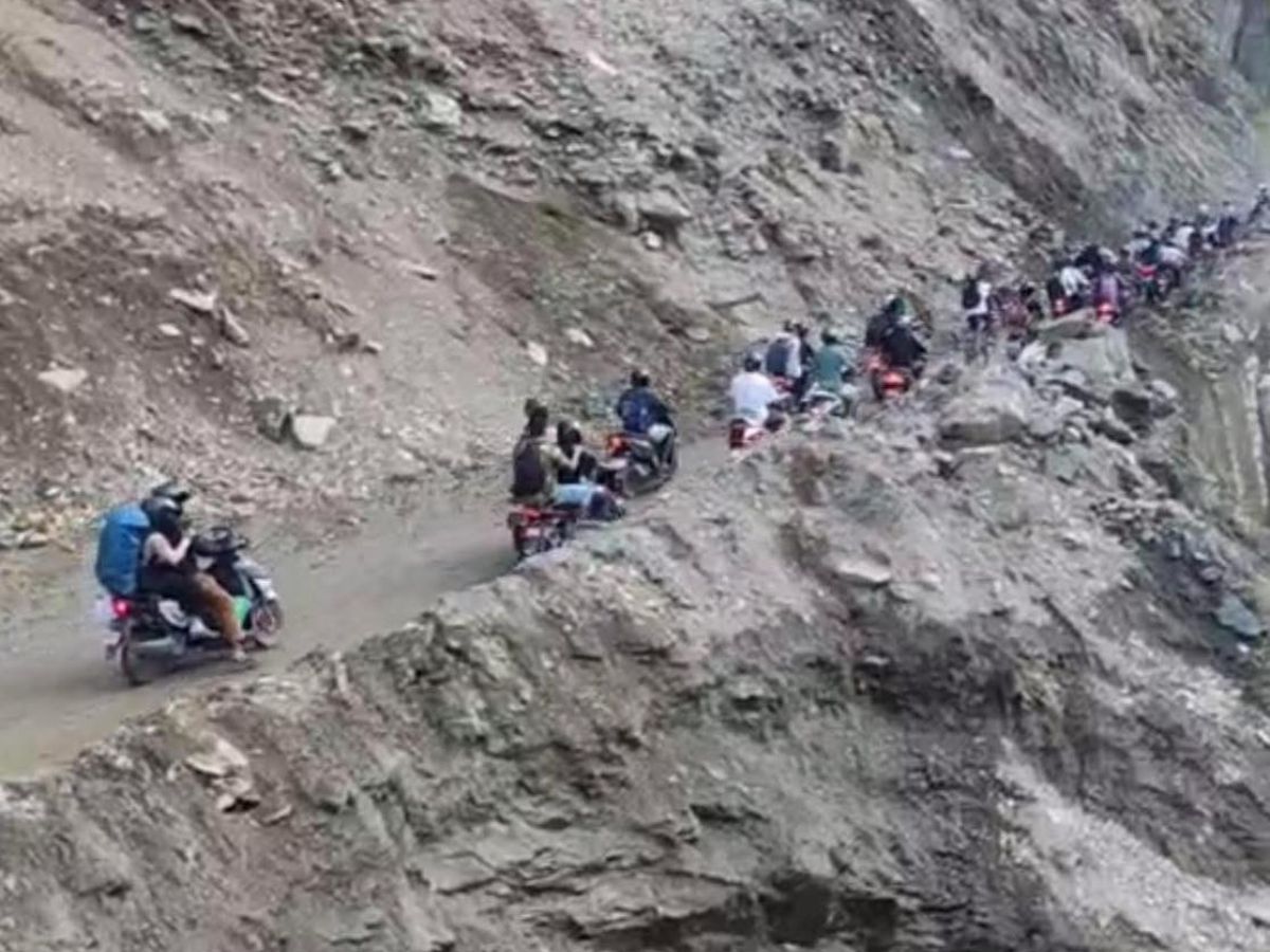 नारायणगढ–मुग्लिन सडकखण्डमा पहिरो हटाइएपछि सवारी आवागमन सुचारु
