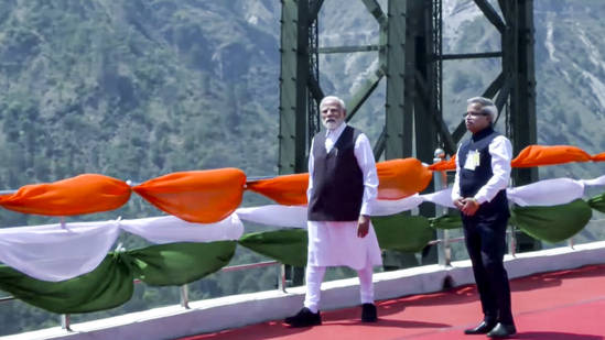 चिनाबमा कीर्तिमान, कश्मीरमा क्रान्तिः प्रधानमन्त्री मोदीद्वारा विश्वकै अग्लो रेल पुल उद्घाटन