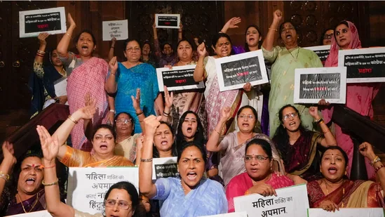 लोकसभामा संविधान संशोधन विधेयक पराजित, मोदी सरकारलाई ठूलो झट्का