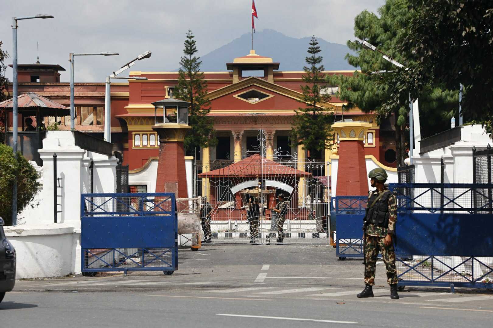 अन्तरिम सरकार प्रमुखबारे छलफल केही घण्टा सारियो
