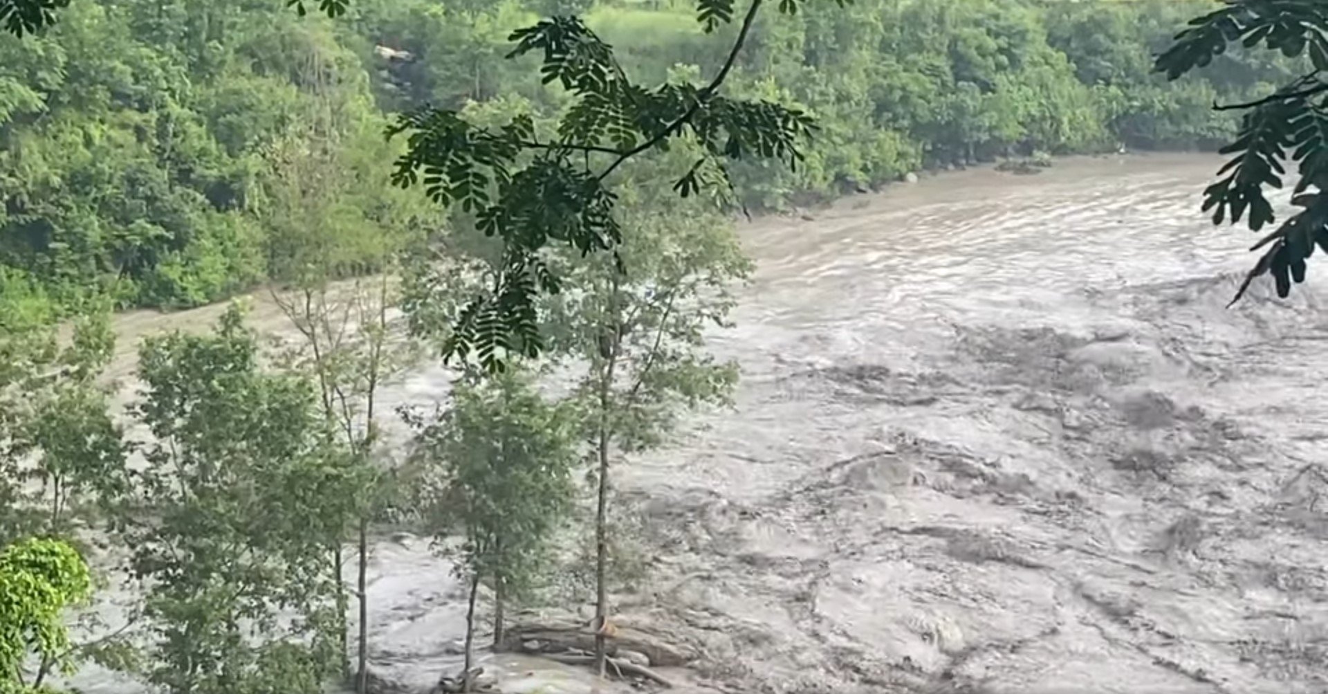 त्रिशूली नदी किनारमा दुई पुरुषको शव फेला